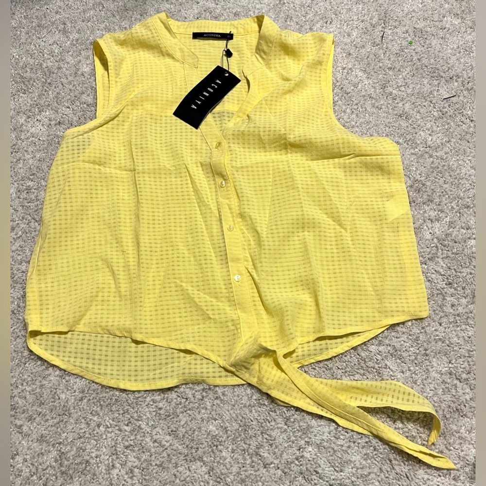 Aconiya Yellow Top Size Small Button Front Tie V-Neck